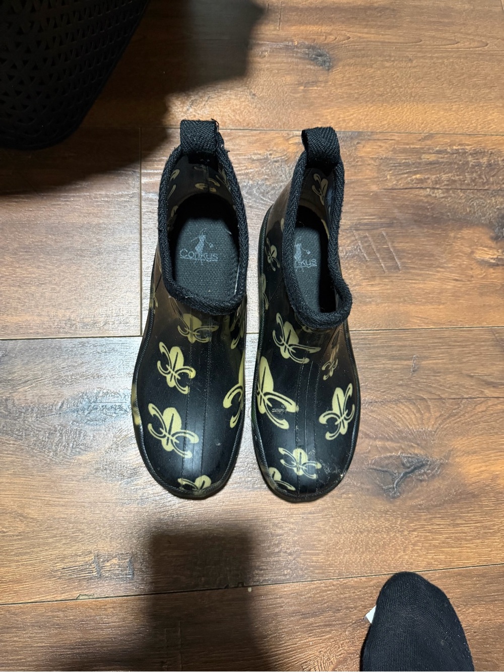 Corkys womens Black & Gold Fleur Print Rain Boots